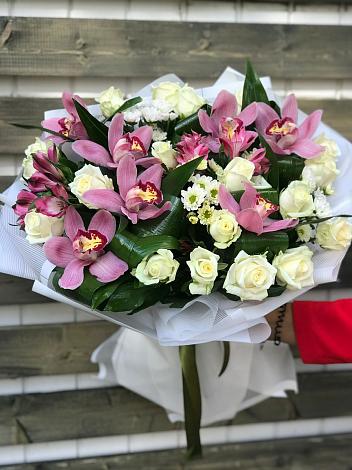 Букет цветов из: Розы и Хризантемы в Чонтауле