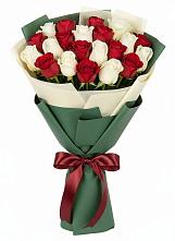 Букет Микс из красных и белых роз в Чонтауле