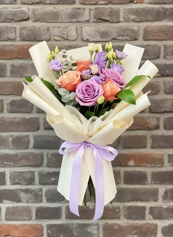 Букет цветов из: Лизиантусы и Розы в Чонтауле