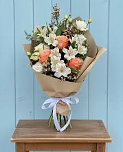 Букет цветов из:  Альстромерии, Лизиантусы, Розы и Хризантемы в Чонтауле