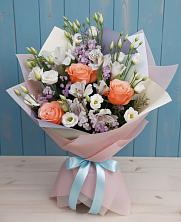 Букет цветов из:  Лизиантусы, Розы, Альстромерии и Гипсофила в Чонтауле