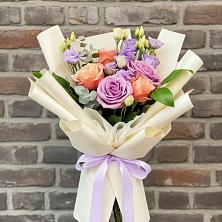 Букет цветов из:  Лизиантусы и Розы в Чонтауле