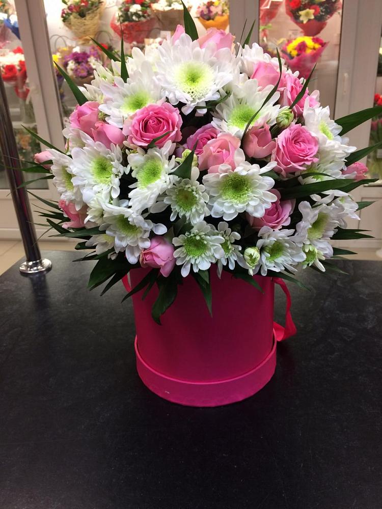 Цветочная композиция из Розы и Хризантемы в шляпной коробке в Чонтауле