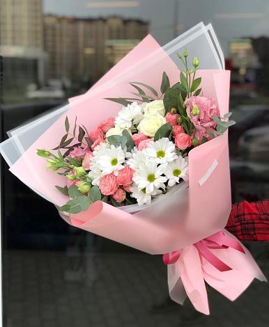 Букет цветов из: Розы, Лизиантусы и Хризантемы в Чонтауле
