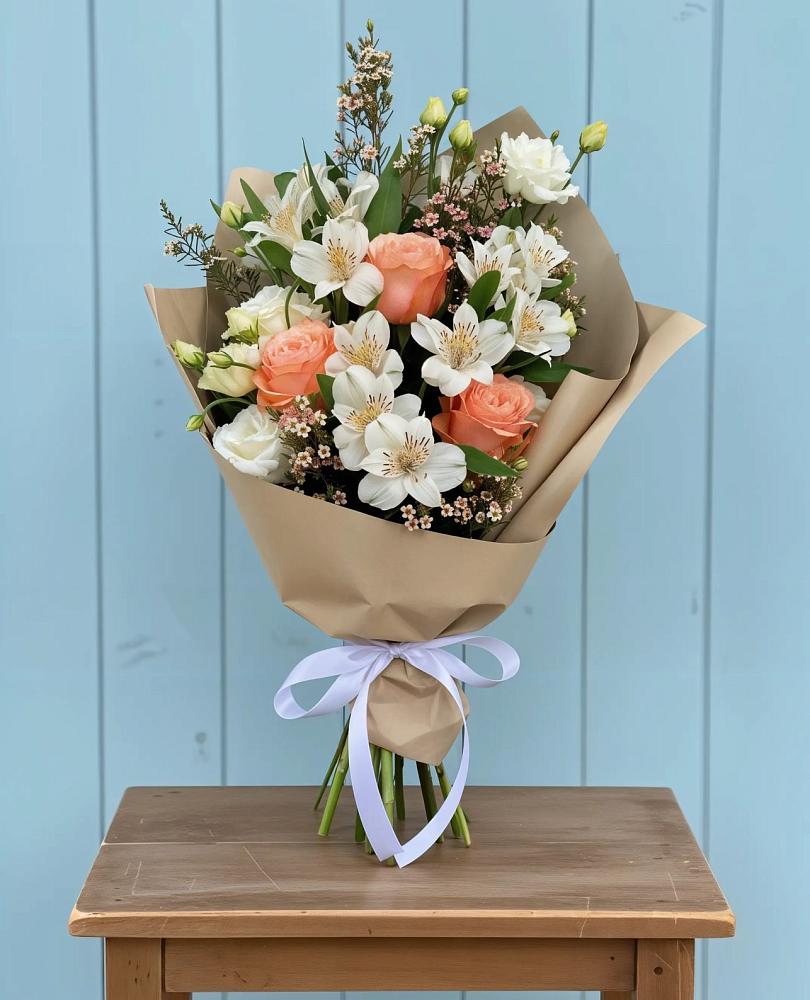 Букет цветов из: Альстромерии, Лизиантусы, Розы и Хризантемы в Чонтауле