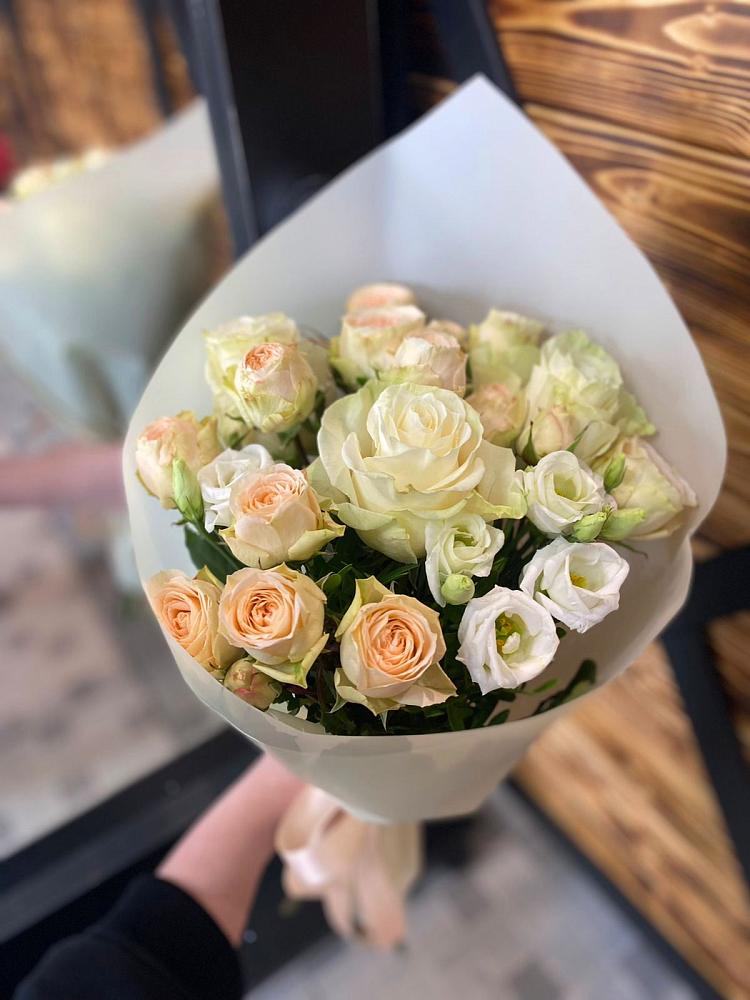 Букет цветов из: Розы и Лизиантусы в Чонтауле