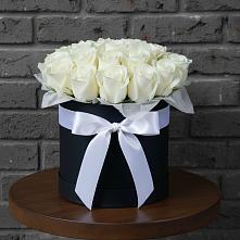 Цветочная композиция из Розы в шляпной коробке в Чонтауле